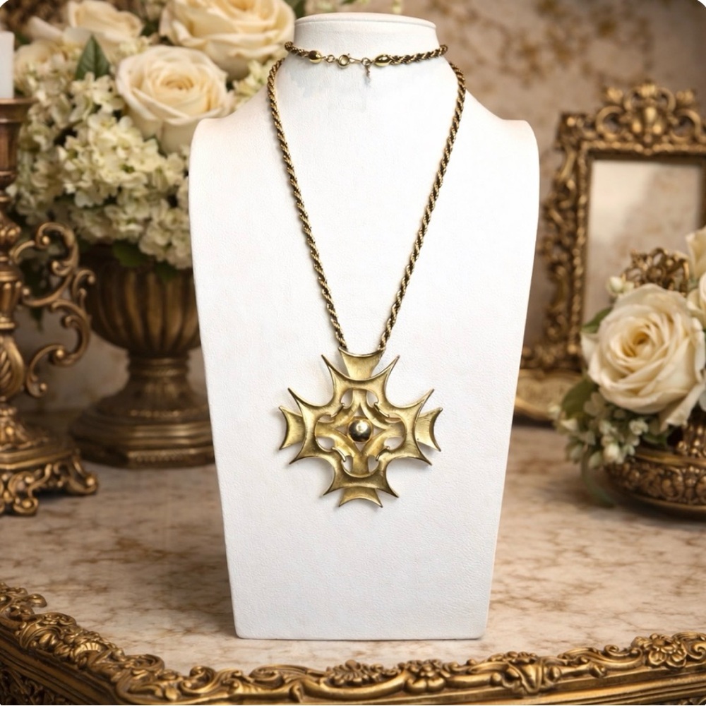 CROWN TRIFARI Vintage 1960s Dimensional Maltese Cross Brooch/Pendant